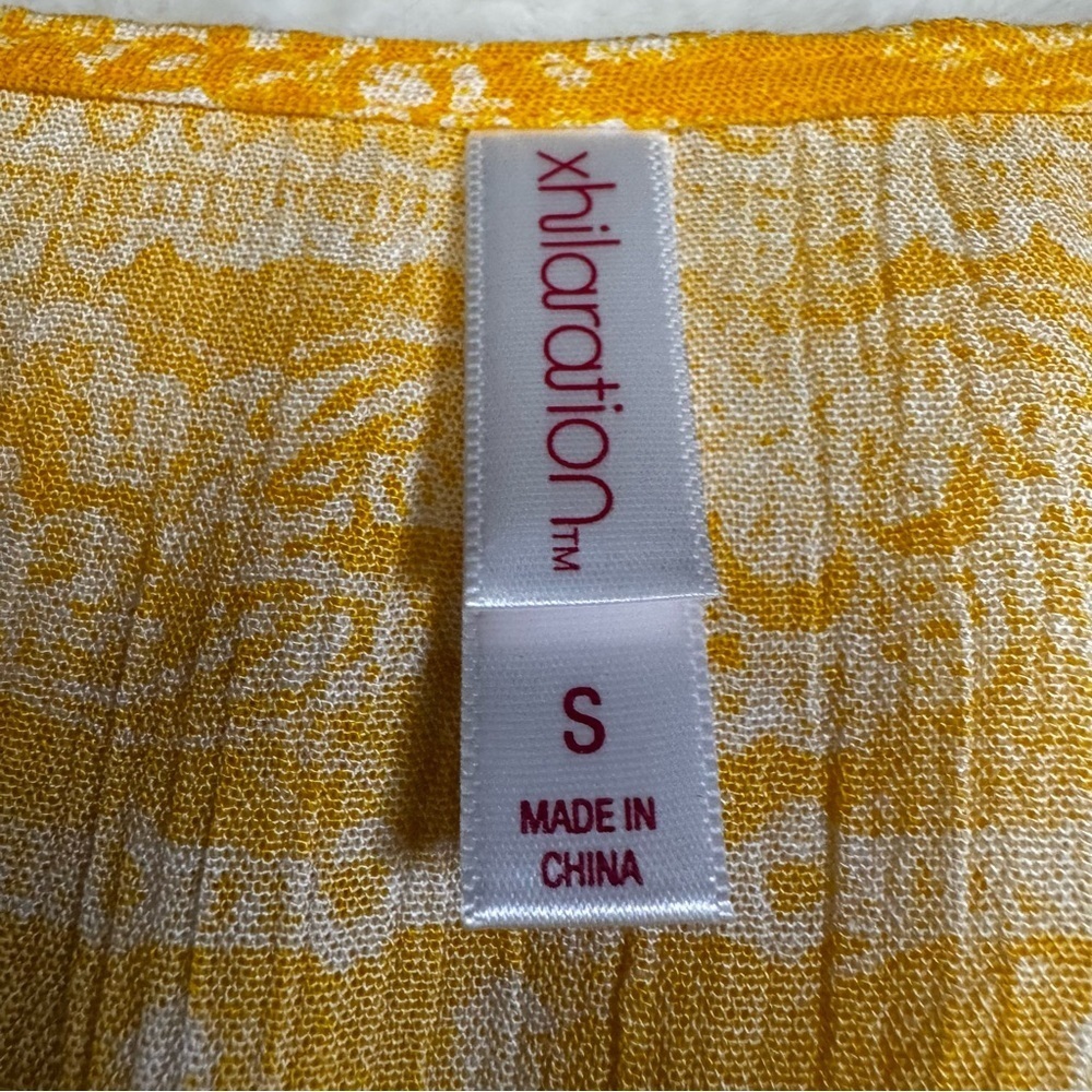 Xhilaration Yellow White Floral Short Sleeves Top Shirt Crochet on Front NWOT - Picture 5 of 13